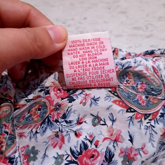 Footlocker | Pink and White Button Down Shirt with Paisley Pattern 100% silk - Picture 7 of 10